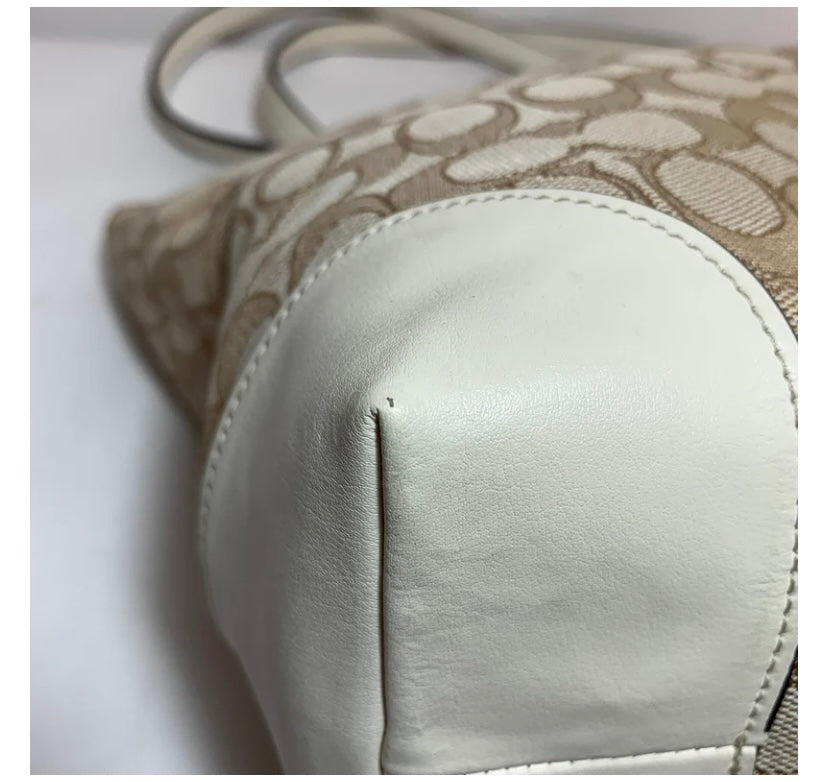Ditch the typical black bag and grab this gently used Coach Beige Cream Signature Monogram Tote with its roomy interiors it's the perfect everyday bag to carry your essentials and more.