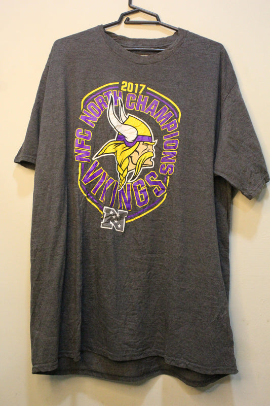 Minnesota Vikings Football Shirt Mens XL Short Sleeve Crew Neck Front Graphic