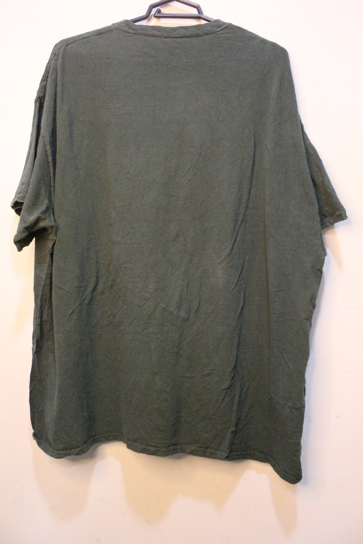 Men's T shirt- REALTREE Graphic T-Shirt Size Medium only -American Deer Hunting