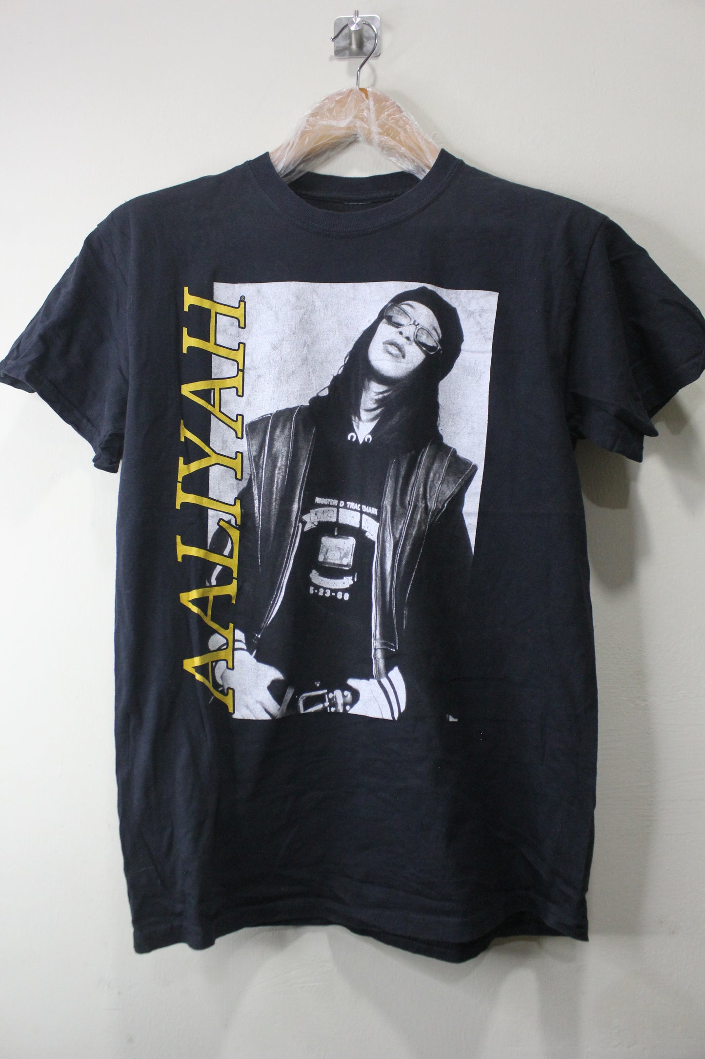 Aaliyah Shirt Mens Medium Black Ripple Junction Short Sleeve RIP Portrait